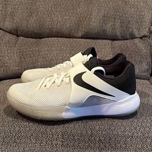 Pre-Owned Nike Zoom Live Mens Size11. No Box. Discoloration and Markings.